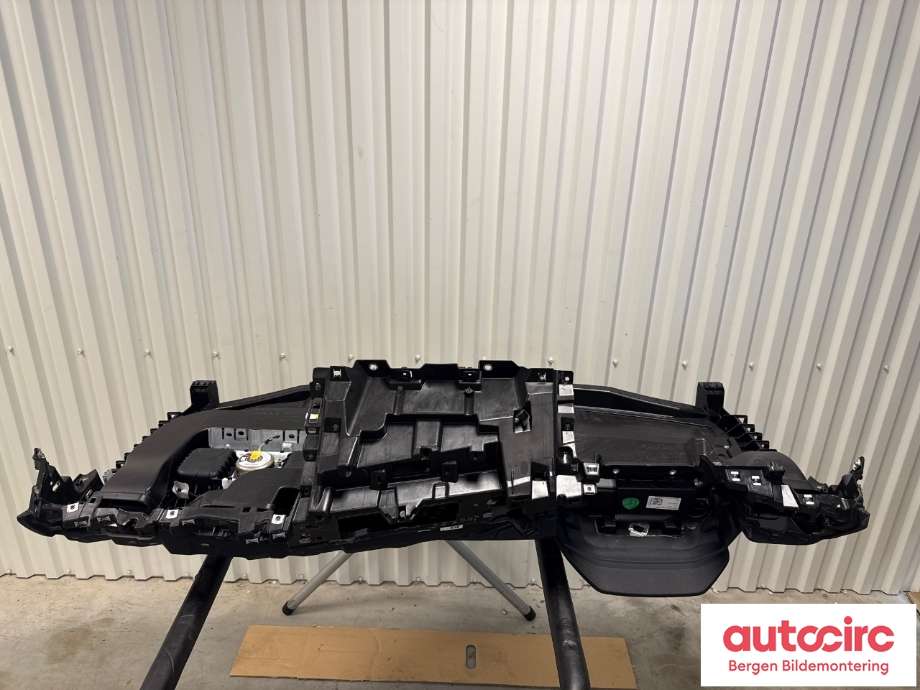 Dashbord til Audi Q4 e-tron 2021-->>  (AUDI|89B 857 001|)