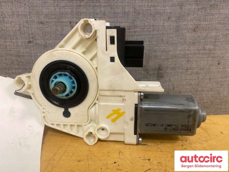 Ruteheis høyre til Audi A6 2005-2008 (Type III, Fase 1) (C6) (C6) (AUDI|4F0 959 802B|)