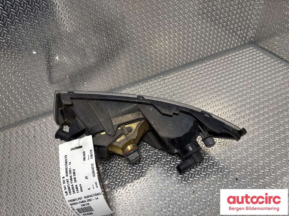 Tåkelykt høyre foran til Škoda Fabia 2010-2014 (Type II, Fase 2)  (SKODA|5J0 941 702 B|)