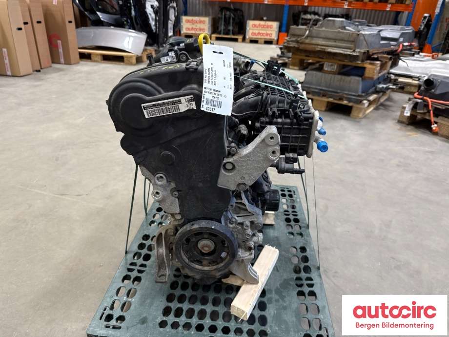 Motor bensin til VW Passat 2015-2019 (Fase 1) (B8) (B8) (VOLKSWAGEN|04E 100 099 E|)