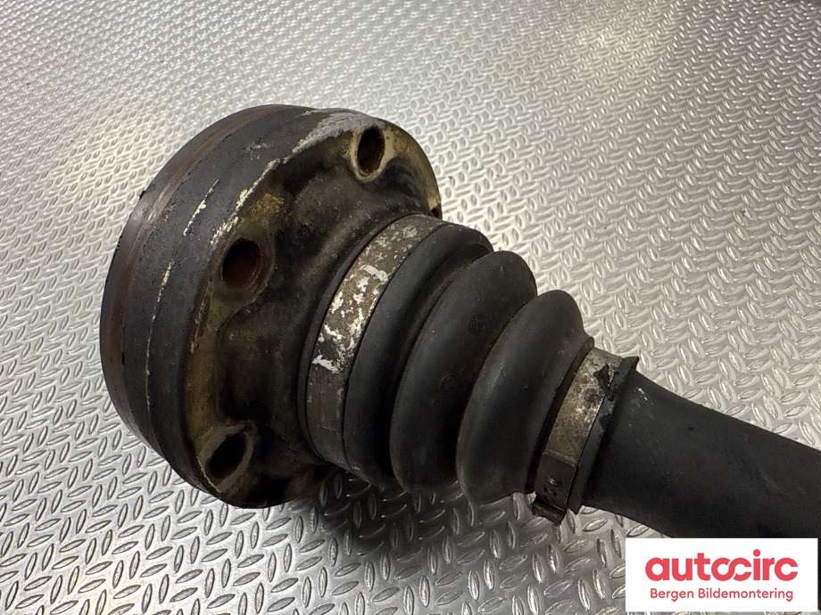Mellomaksel midtre til Mercedes G-Wagen 1990-->> (W463) (W463) (MERCEDES|A 463 410 08 02|)