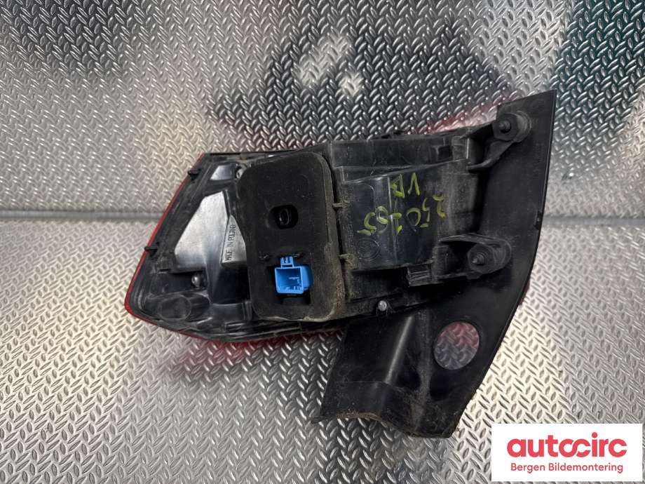 Baklykt venstre til VW Passat 2015-2019 (Fase 1) (B8) (B8) (VOLKSWAGEN|3G9 945 207 J|)