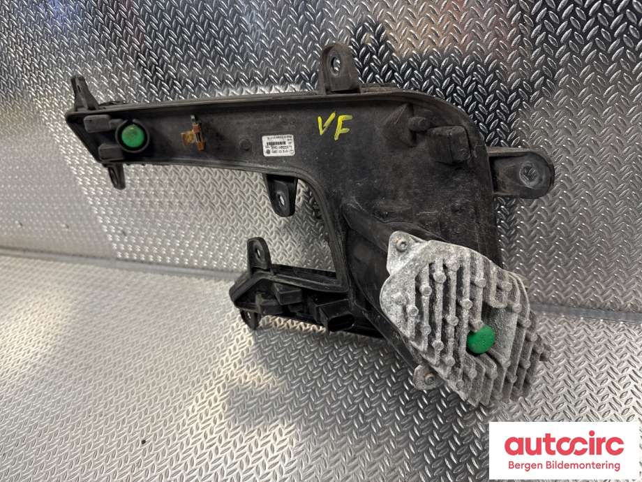 Frontlykt venstre halogen til VW Passat 2015-2019 (Fase 1) (B8) (B8) (VOLKSWAGEN|3G0 941 055 A|)