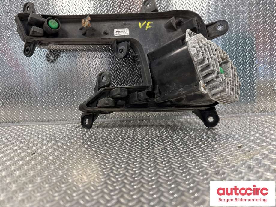 Frontlykt venstre halogen til VW Passat 2015-2019 (Fase 1) (B8) (B8) (VOLKSWAGEN|3G0 941 055 A|)