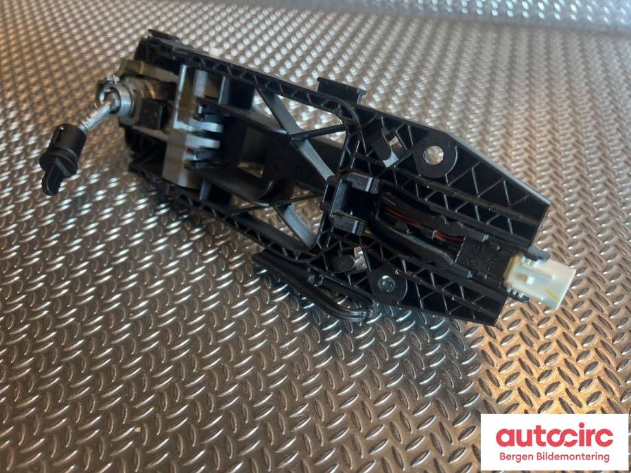 Dørhåndtak utv venstre til Audi Q4 e-tron 2021-->>  (AUDI|8Y0 959 121|8Y0 837 879 A|8Y0 837 239 A)