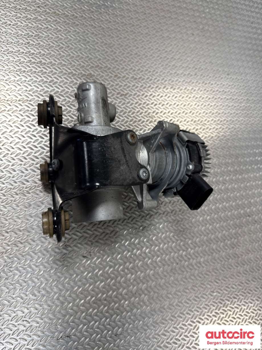 Diverse deler til VW Passat 2015-2019 (Fase 1) (B8) (B8) (VOLKSWAGEN|5QE 614 307 H|)