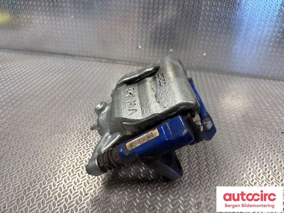 Bremsecaliper venstre foran til VW Passat 2015-2019 (Fase 1) (B8) (B8) (VOLKSWAGEN|3Q0 615 423 B|)