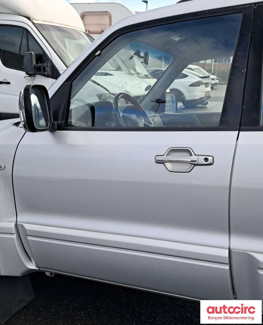 Dør venstre foran til Mitsubishi Pajero 2000-2006 (Type III) (MITSUBISHI|MN161225|)