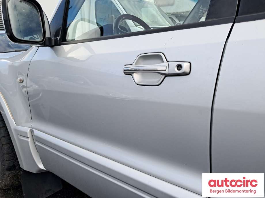 Dør venstre foran til Mitsubishi Pajero 2000-2006 (Type III) (MITSUBISHI|MN161225|)