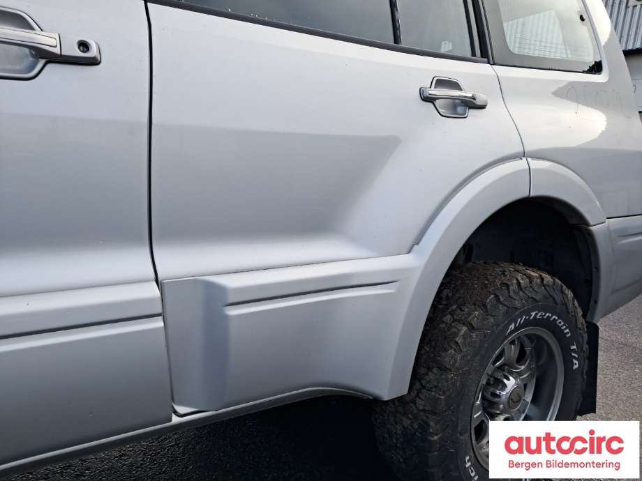 Dør venstre bak til Mitsubishi Pajero 2000-2006 (Type III)  (MITSUBISHI|MN150367|)