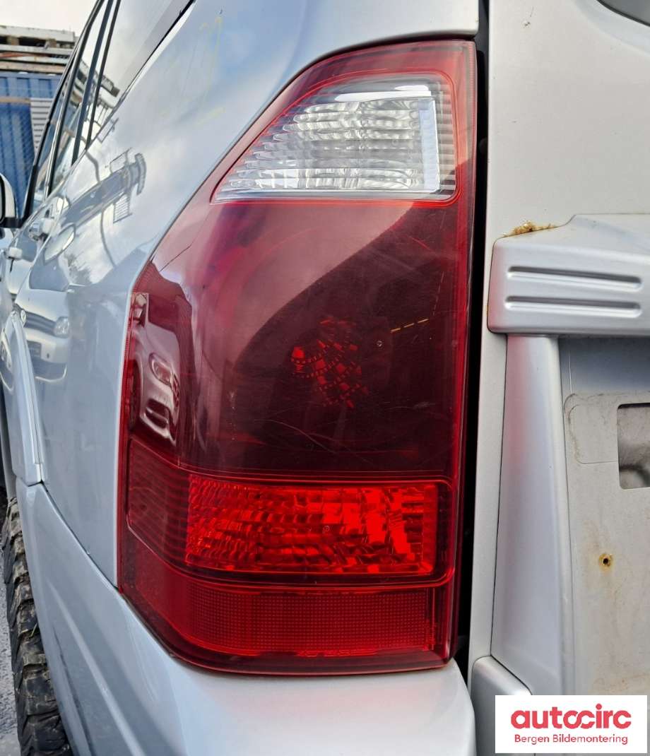 Baklykt venstre til Mitsubishi Pajero 2000-2006 (Type III) (MITSUBISHI|MN133765|)