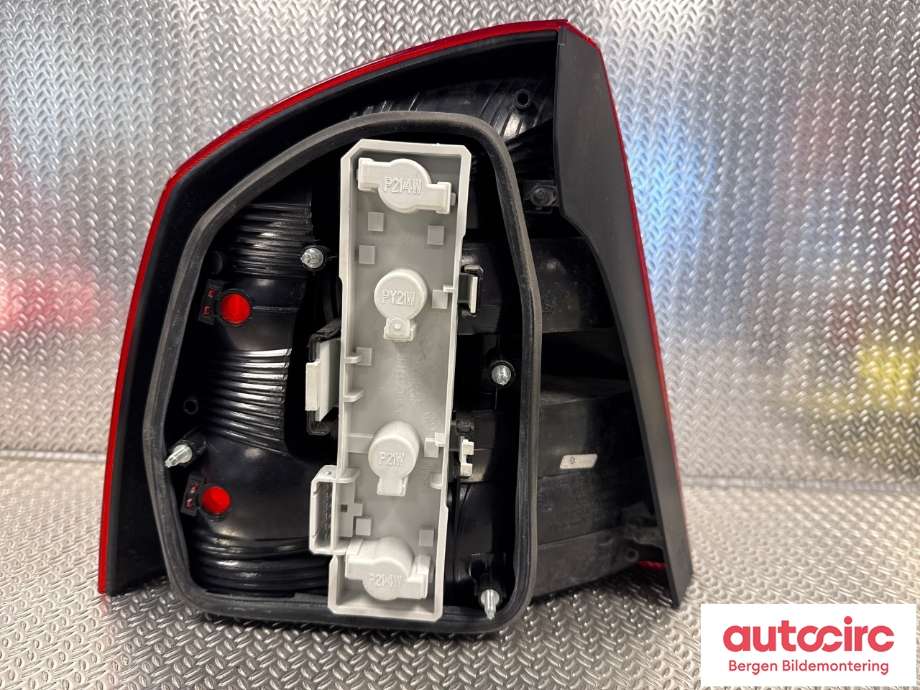 Baklykt høyre til Škoda Octavia 2009-2013 (Type II, Fase 2)  (SKODA|1Z5 945 112 B|)