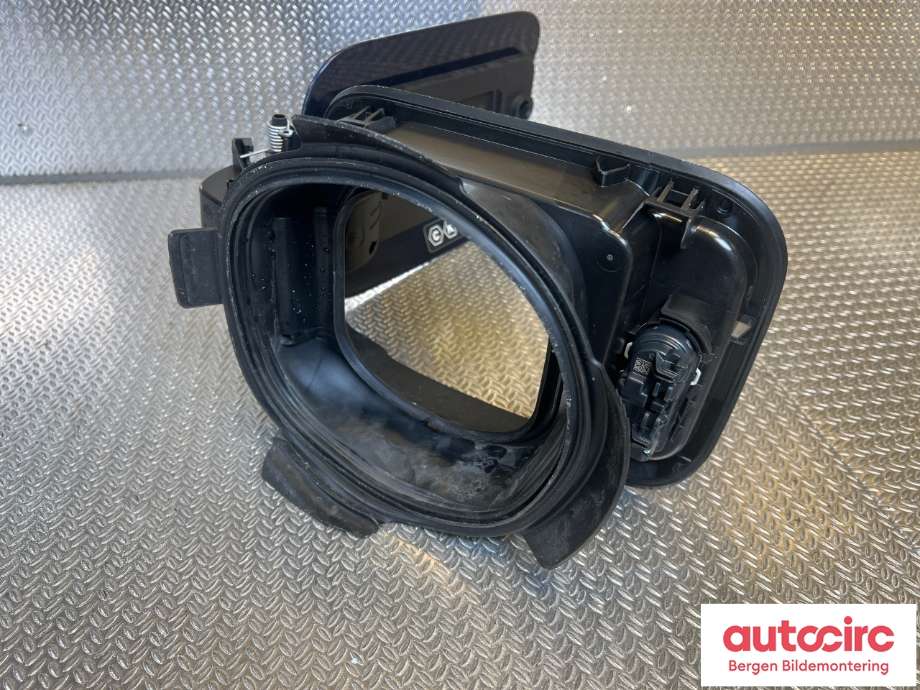 Batterilader inntak/luke til BMW i4 2021-->> (G26) (G26) (BMW|41 00 7 478 450|51 17 8 737 953|)