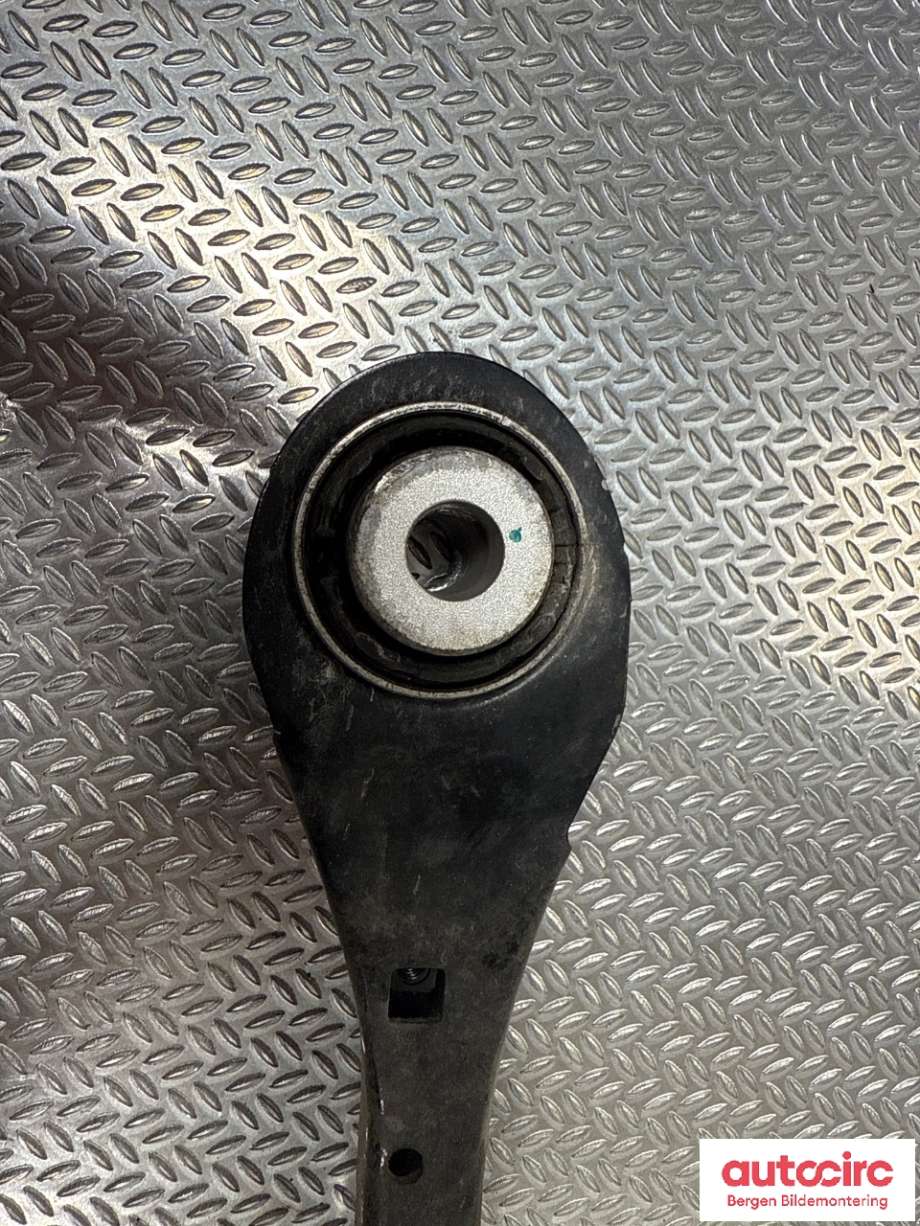 Bærebru høyre bak til BMW i4 2021-->> (G26) (G26) (BMW|33 30 8 868 688|)