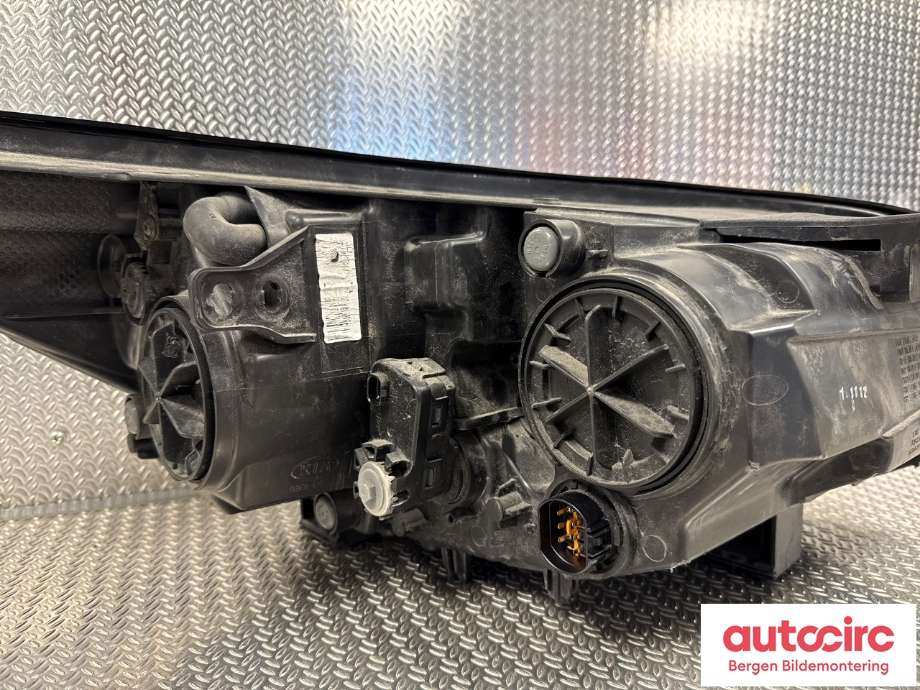 Frontlykt venstre halogen til Kia Soul 2014-2019 (Type II)  (KIA|92101E 40101D|)