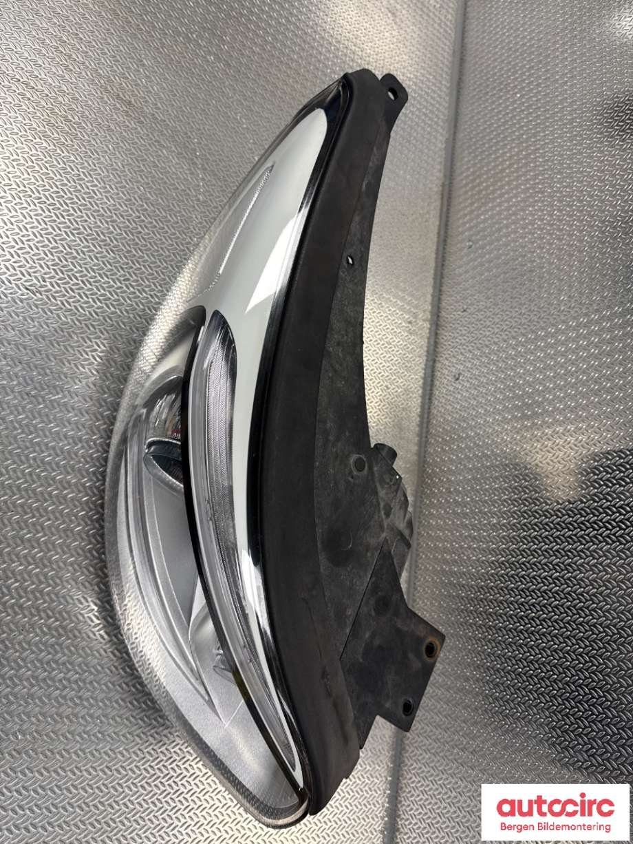 Frontlykt høyre halogen til Kia Soul 2014-2019 (Type II)  (KIA|92102E 40101D|)