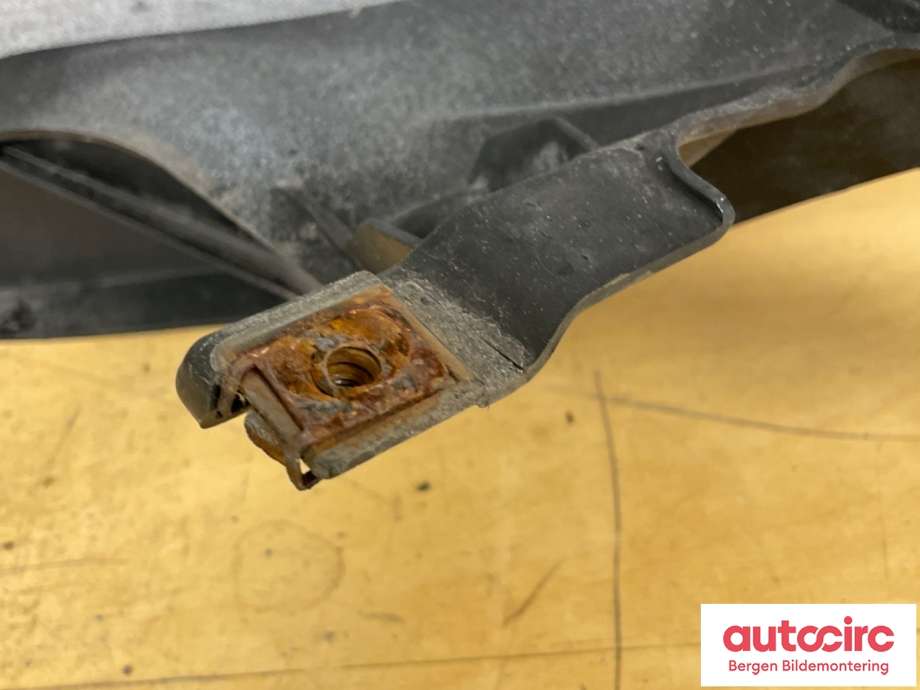 Frontlyktehus til BMW 1-Serie 2004-2011 (E81/E82/E87/E88) (E81/E82/E87/E88) (BMW|51 64 7 120 824|)