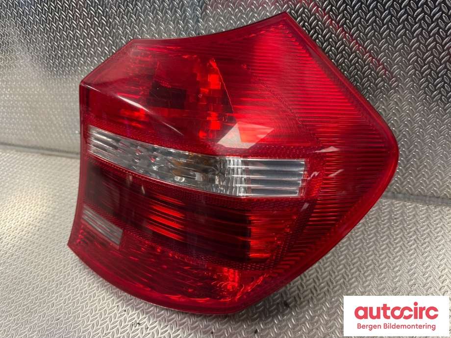 Baklykt høyre til BMW 1-Serie 2004-2011 (E81/E82/E87/E88) (E81/E82/E87/E88) (BMW|63 21 7 181 298|)