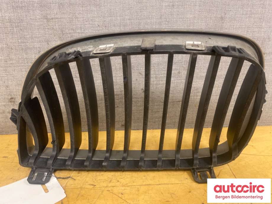 Grill høyre til BMW 1-Serie 2004-2011 (E81/E82/E87/E88) (E81/E82/E87/E88) (BMW|51 13 7 077 130|)