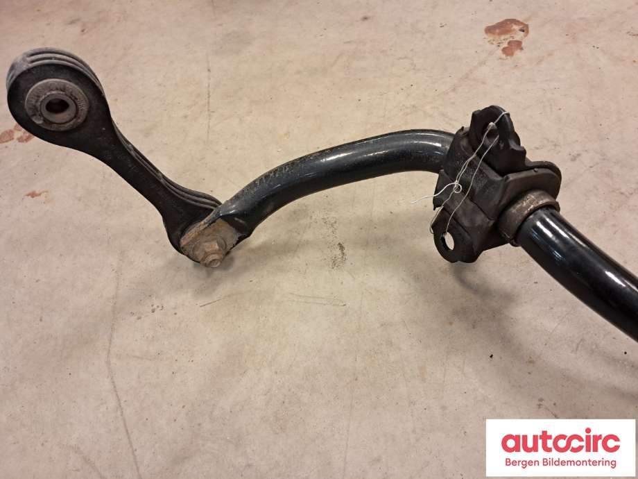 Stabilisatorstag foran til VW Amarok 2010-2016 (Type I, Fase 1)  (VOLKSWAGEN|2H0 411 305 D|)