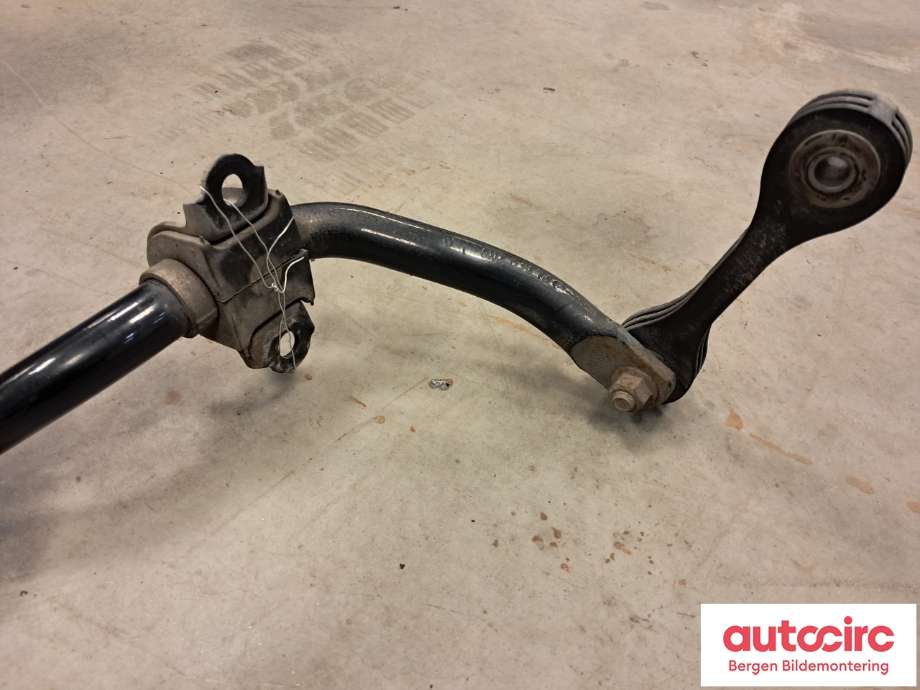 Stabilisatorstag foran til VW Amarok 2010-2016 (Type I, Fase 1)  (VOLKSWAGEN|2H0 411 305 D|)