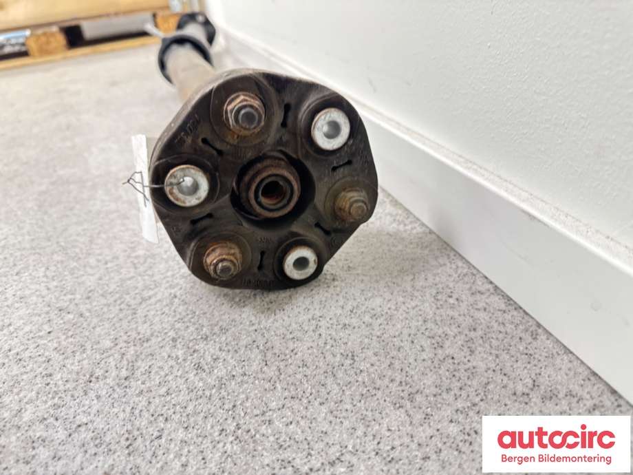 Mellomaksel til BMW 1-Serie 2004-2011 (E81/E82/E87/E88) (E81/E82/E87/E88) (BMW|26 11 7 526 136|)