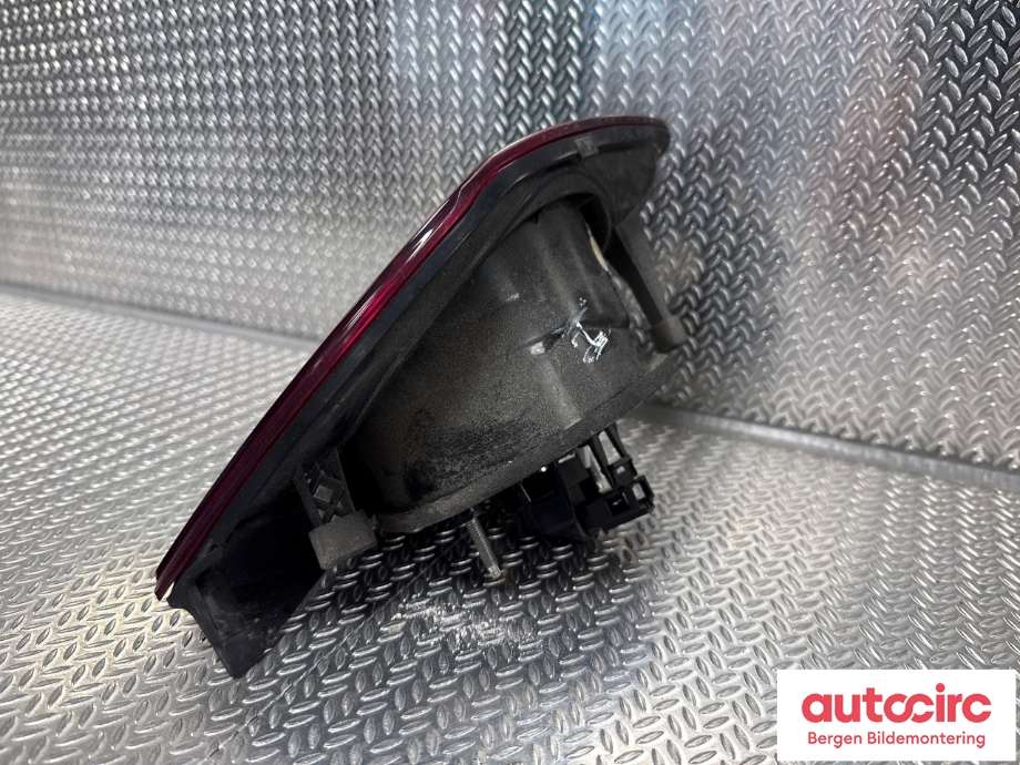 Baklykt høyre indre til VW Golf, Plus/Cross 2009-2013 (Fase 2)  (VOLKSWAGEN|5M0 945 094 S|)