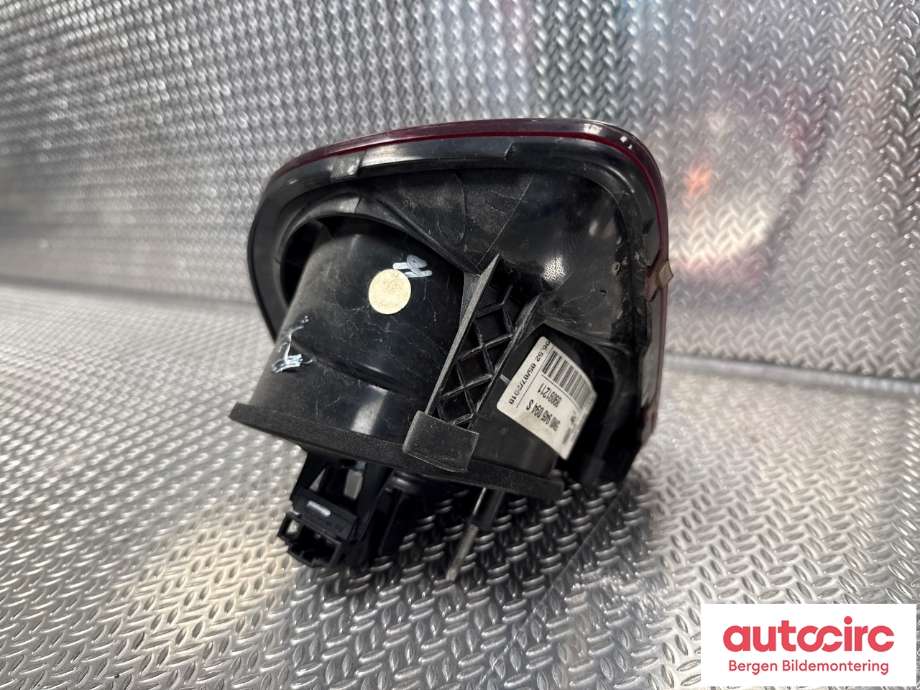 Baklykt høyre indre til VW Golf, Plus/Cross 2009-2013 (Fase 2)  (VOLKSWAGEN|5M0 945 094 S|)