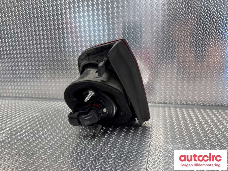 Baklykt venstre indre til VW Golf, Plus/Cross 2009-2013 (Fase 2)  (VOLKSWAGEN|5M0 945 093 M|)