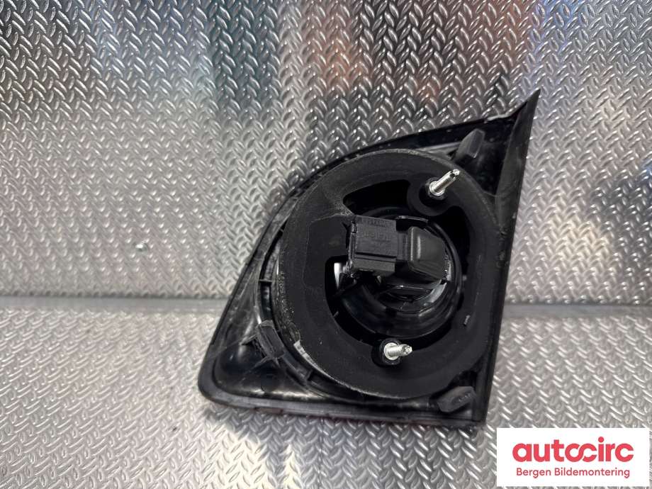 Baklykt venstre indre til VW Golf, Plus/Cross 2009-2013 (Fase 2)  (VOLKSWAGEN|5M0 945 093 M|)