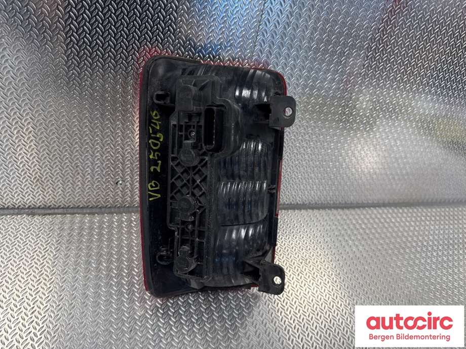 Baklykt venstre til VW Caddy 2010-2015 (Type III, Fase 2) (VOLKSWAGEN|2K5 945 095 Q|)