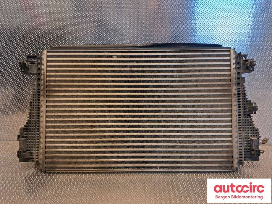 Intercooler til VW Amarok 2010-2016 (Type I, Fase 1) (VOLKSWAGEN|2H0 145 804 C|)