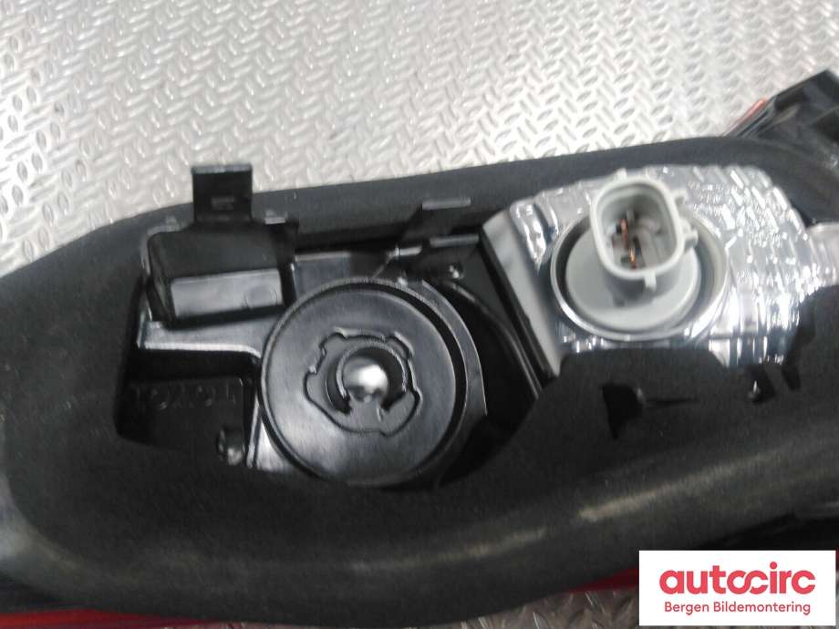 Baklykt høyre indre til Toyota Yaris 2014-2020 (Type III, Fase 2) (TOYOTA|815800D600|815800D601|)