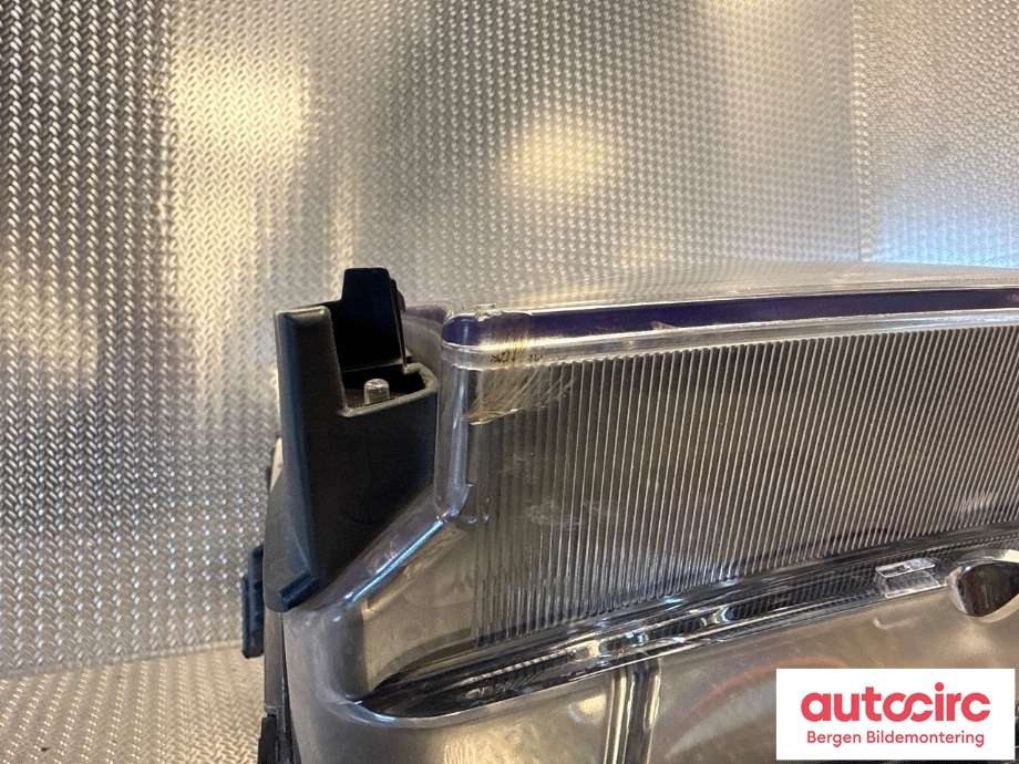 Frontlykt høyre halogen til Hyundai Santa Fe 2021-->> (Type IV)  (HYUNDAI|92102S1600|)