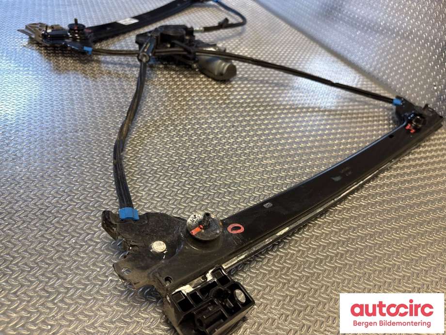 Ruteheis til Tesla Model X 2016-->>  (TESLA|1028818-90-C|)