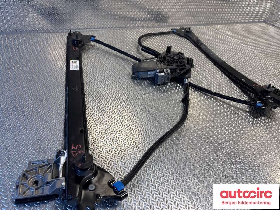 Ruteheis til Tesla Model X 2016-->> (TESLA|1028819-90-C|)