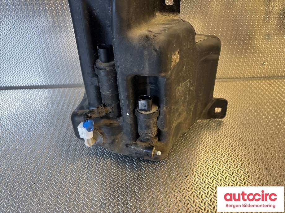 Spylertank til Mercedes B-Klasse 2011-2018 (W246) (W246) (MERCEDES|A 246 869 01 20|A 246 866 00 00|A 203 869 01 08)