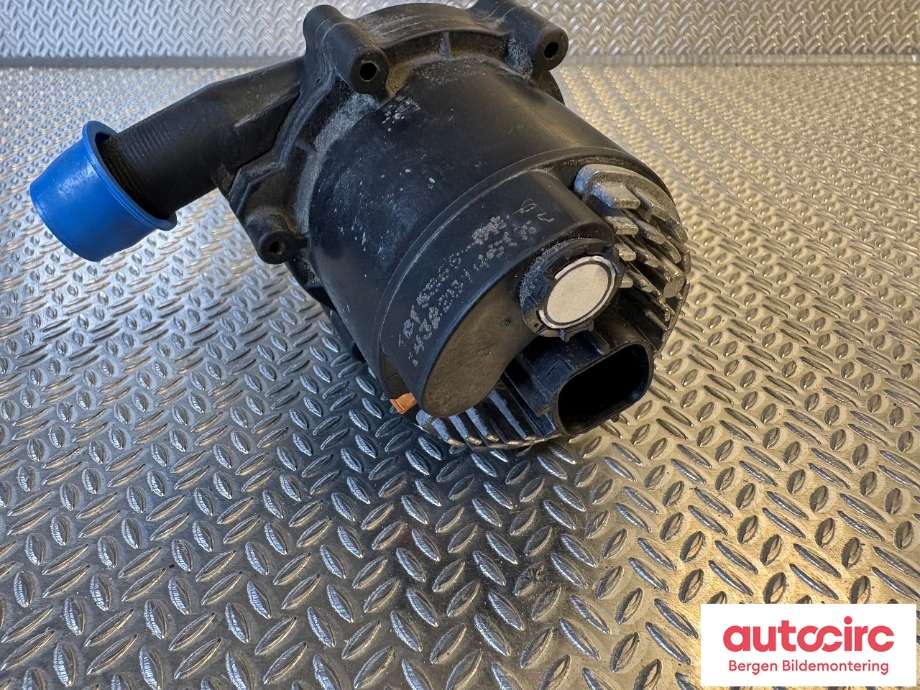 Vannpumpe til Mercedes B-Klasse 2011-2018 (W246) (W246) (MERCEDES|A 242 500 00 86|)