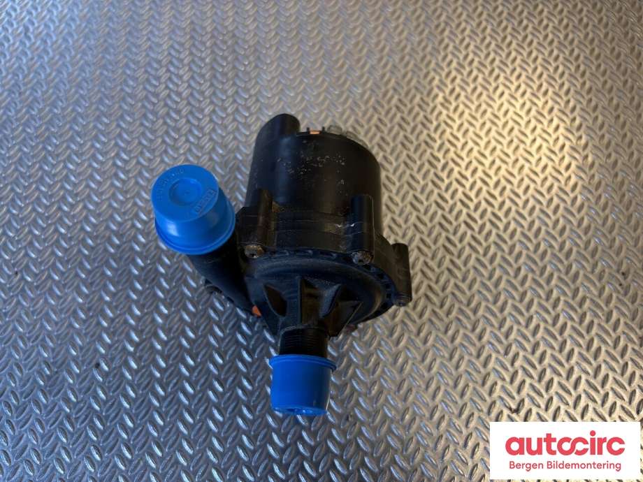 Vannpumpe til Mercedes B-Klasse 2011-2018 (W246) (W246) (MERCEDES|A 242 500 00 86|)