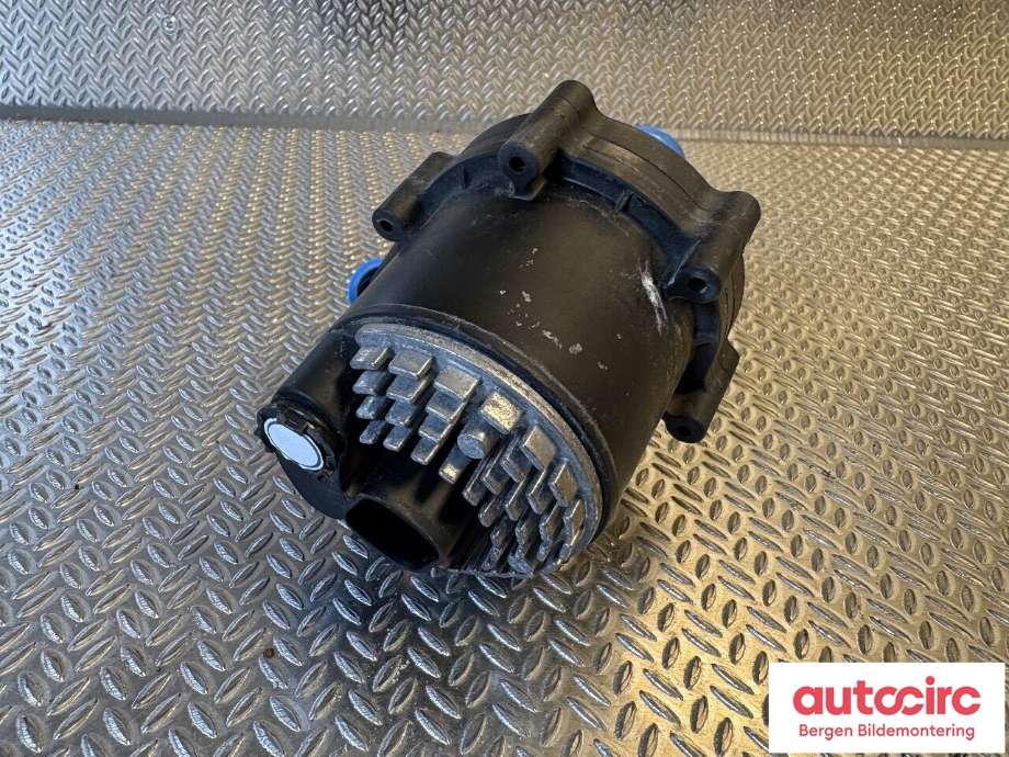 Vannpumpe til Mercedes B-Klasse 2011-2018 (W246) (W246) (MERCEDES|A 242 500 00 86|)