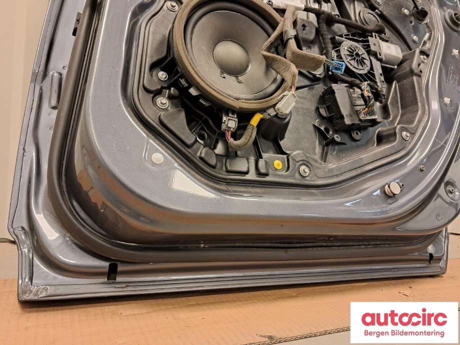 Dør høyre bak til Volvo V70 2007-2013 (Type III, Fase 1)  (VOLVO|32228897|)