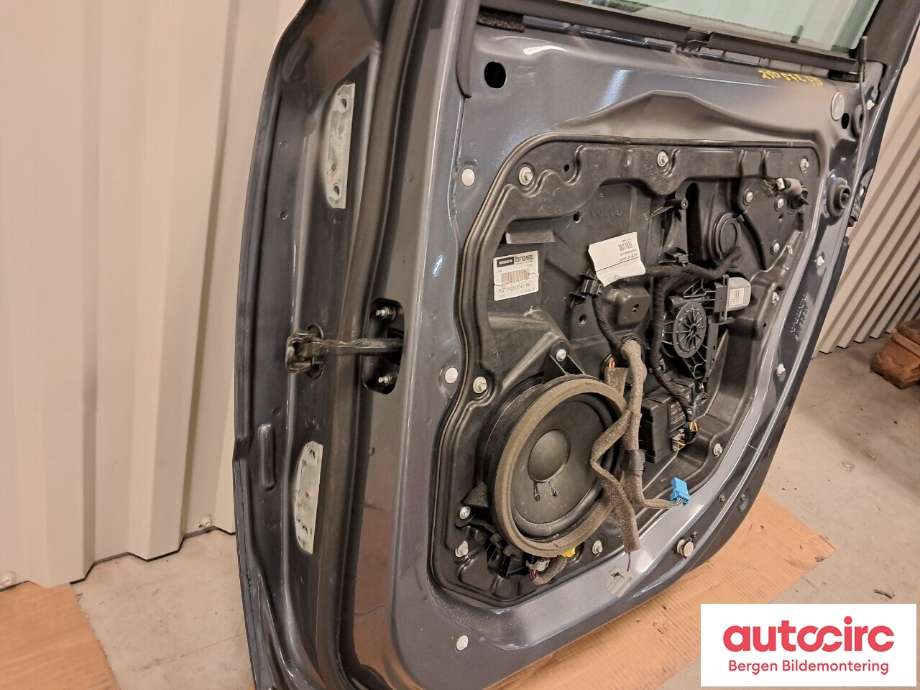 Dør høyre bak til Volvo V70 2007-2013 (Type III, Fase 1)  (VOLVO|32228897|)