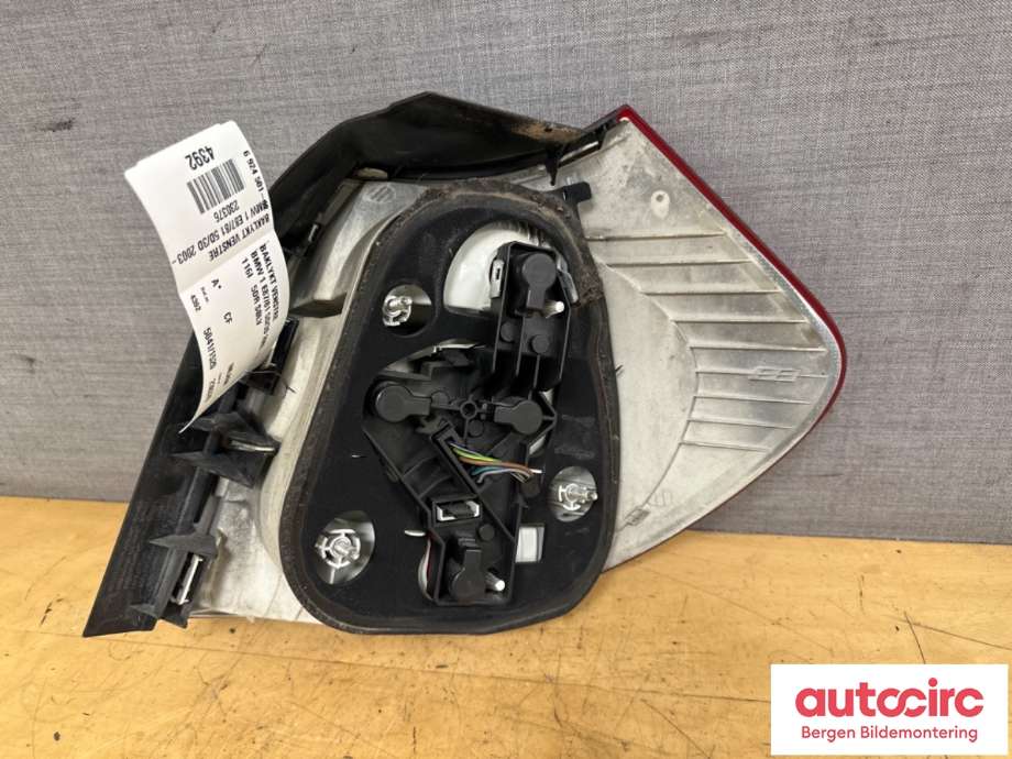 Baklykt venstre til BMW 1-Serie 2004-2011 (E81/E82/E87/E88) (E81/E82/E87/E88) (BMW|6 924 501-12|63 21 6 924 501|)