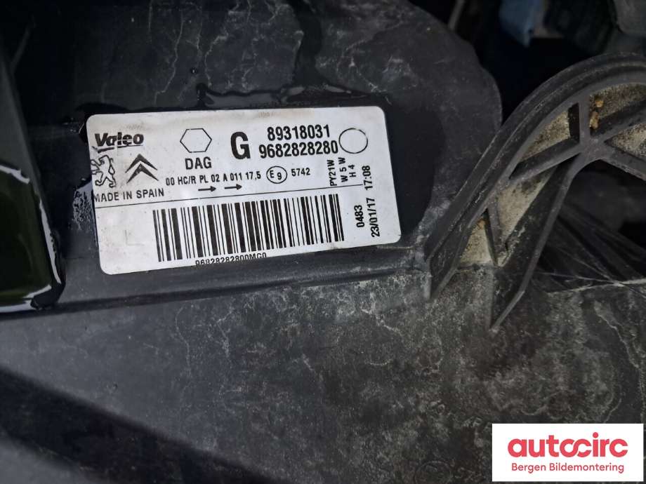 Frontlykt venstre halogen til Peugeot Partner 2015-2019 (Type II, Fase 2)  (PEUGEOT|6208 K6|)