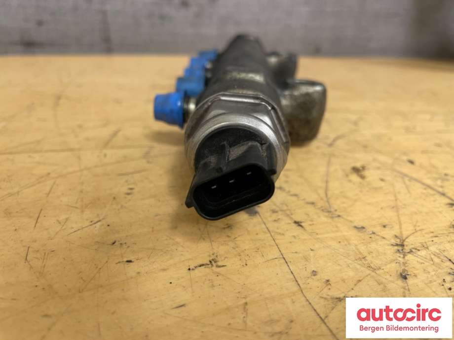 Dyseskinne (fuelrail) til Mitsubishi Pajero 2007-2016 (Type IV, Fase 1)  (MITSUBISHI|1465A034|11J31811)