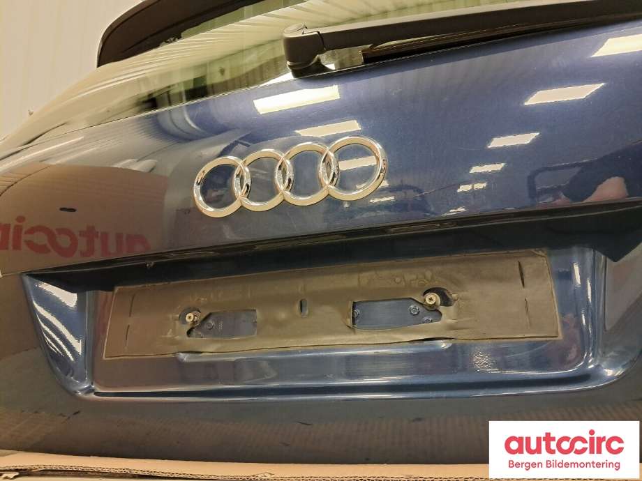 Bakluke combi til Audi Q7 2006-2010 (Type I, Fase 1)  (AUDI|4L0 827 023|)