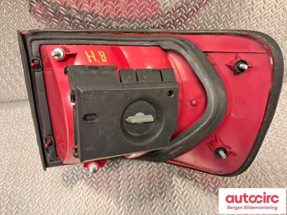 Baklykt høyre til Audi A8 1995-2002 (Type I)  (AUDI|4D0945096|)