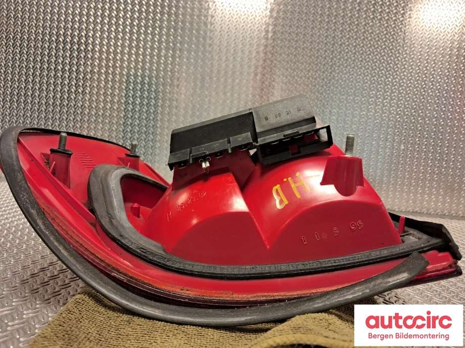 Baklykt høyre til Audi A8 1995-2002 (Type I)  (AUDI|4D0945096|)