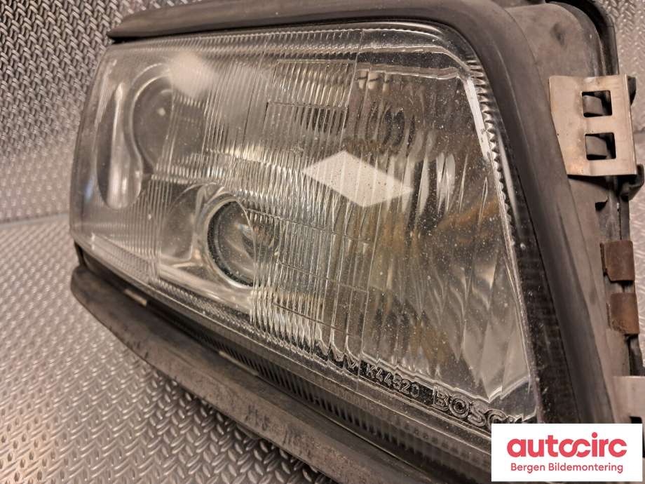 Frontlykt høyre halogen til Audi A8 1995-2002 (Type I) (AUDI|4D0941004D|1305235231|)