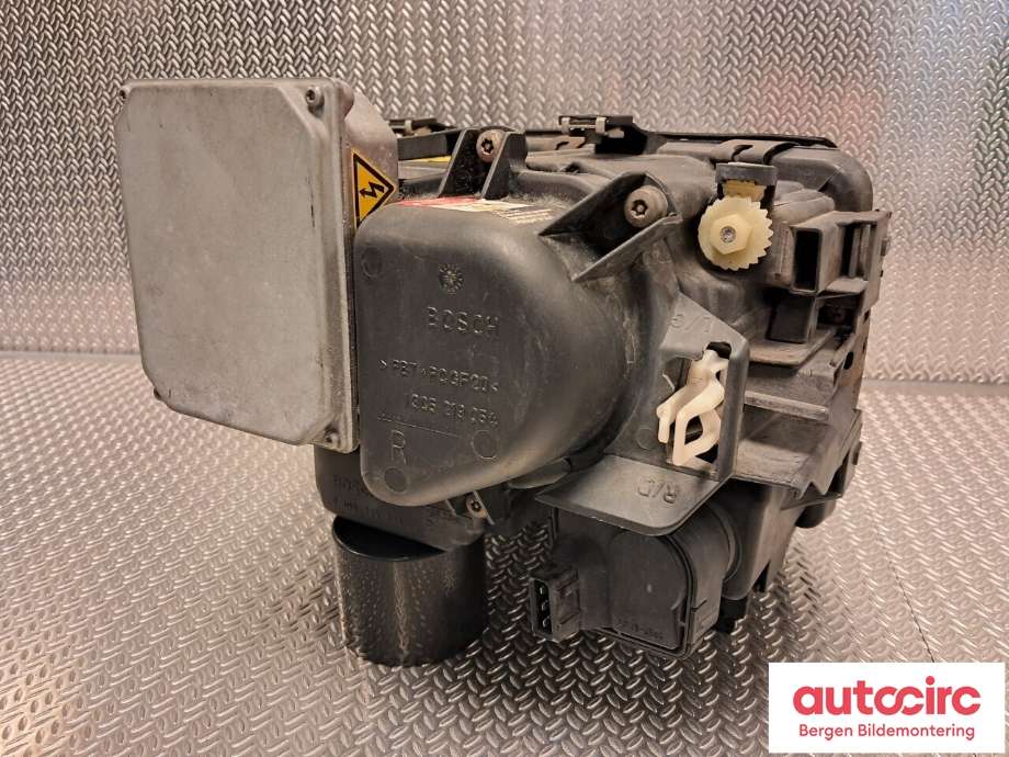 Frontlykt høyre halogen til Audi A8 1995-2002 (Type I) (AUDI|4D0941004D|1305235231|)